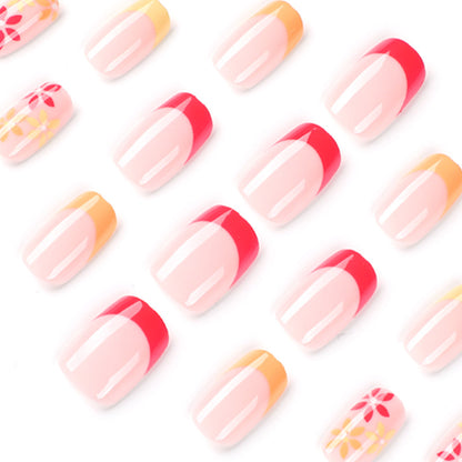 Kunstvolle Nagelkunst mit zarten Blumenakzenten Brehn