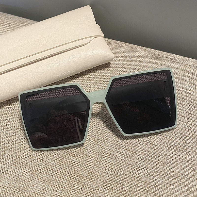 Damen quadratische Sonnenbrille mit robustem Rahmen und stylischem Design Brehn