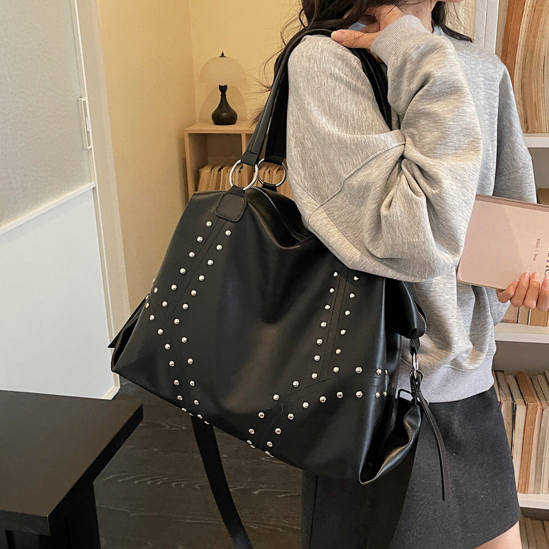Elegante und Geräumige Handtasche Brehn