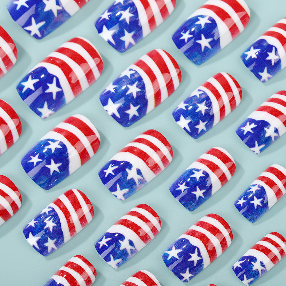 Kunstnägel im patriotischen Stars and Stripes Design Brehn