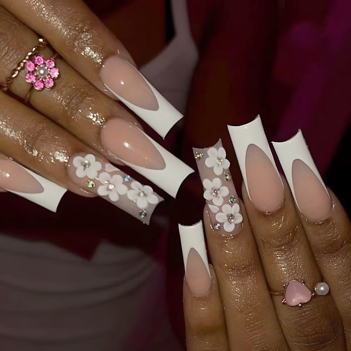 Blumenverzierte Stiletto Press-On Nägel Brehn