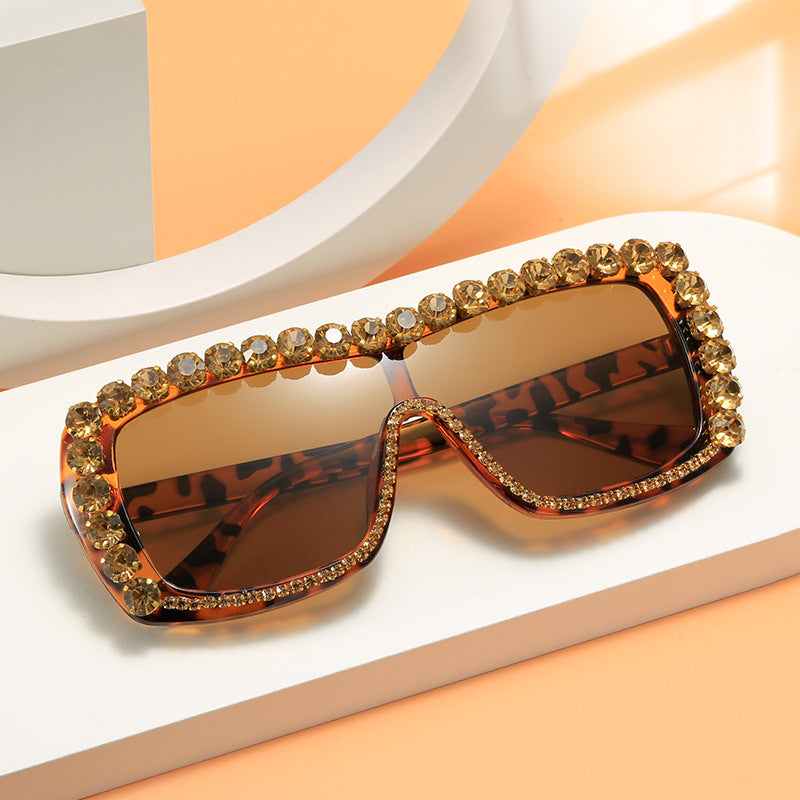 Damen extravagante Sonnenbrille mit funkelnden Akzenten Brehn