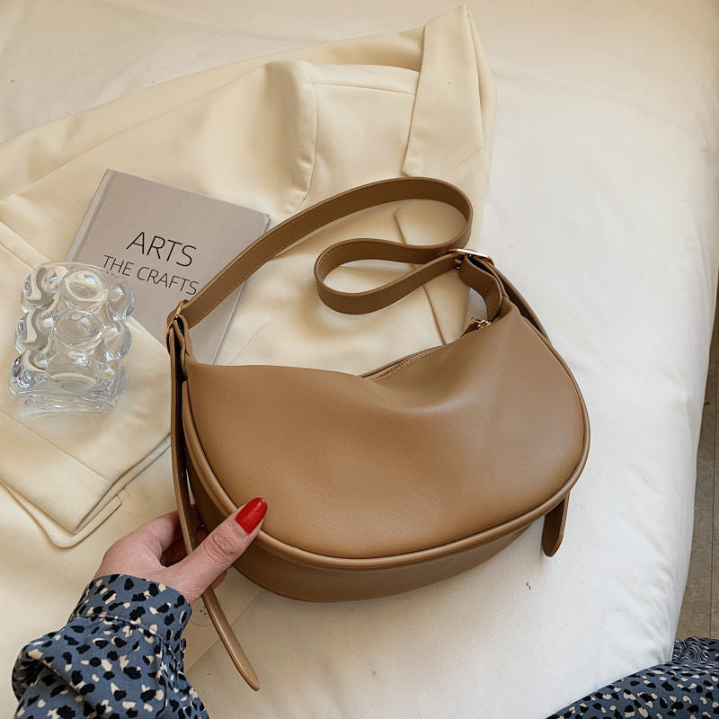 Elegante geschwungene Schultertasche Brehn