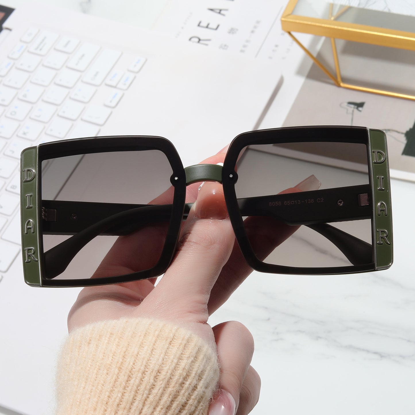 Damen Sonnenbrille im modernen quadratischen Design Brehn