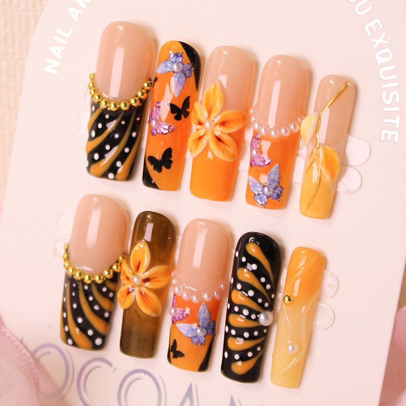 Kunstnagelset mit eleganten Blumen- und Schmetterlingsmotiven Brehn