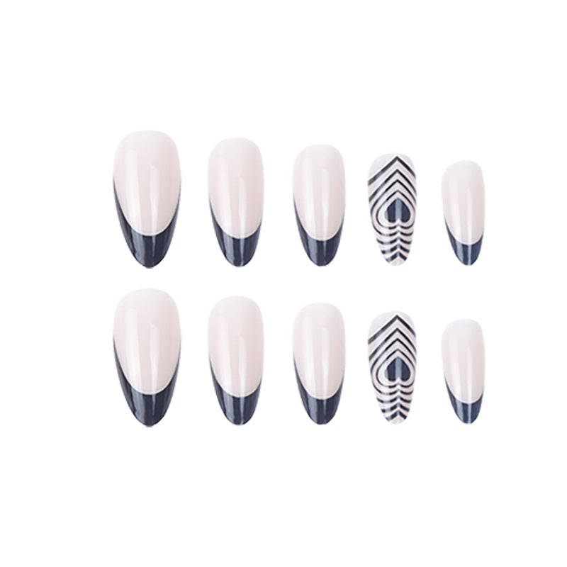 Stylische Stiletto Press-On Nägel mit Herz- und geometrischen Designs Brehn
