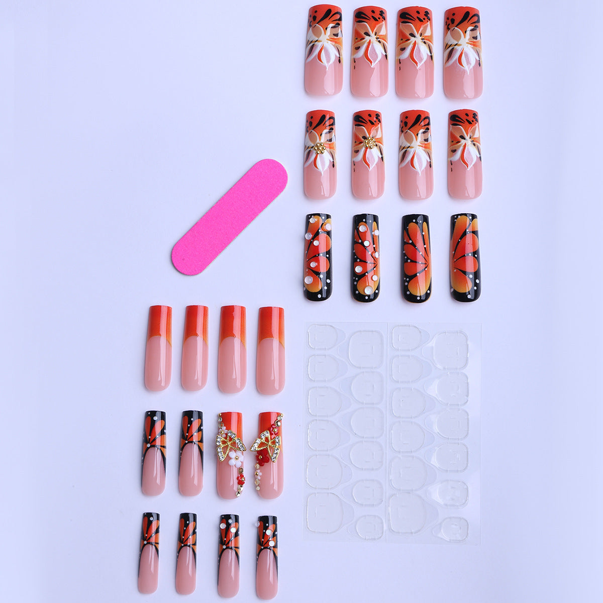 Kunstnagelset mit eleganten floralen und glamourösen Verzierungen Brehn