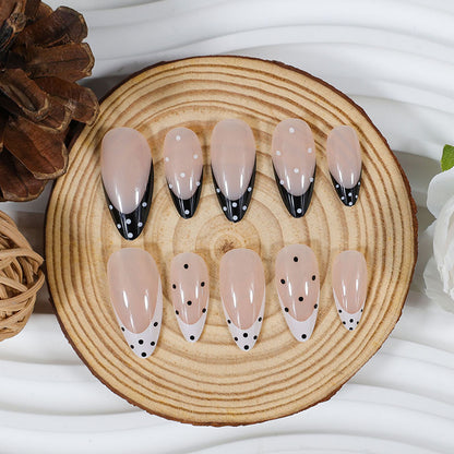 Kunstnagelset mit elegantem Punkt- und Spitzen Design Brehn