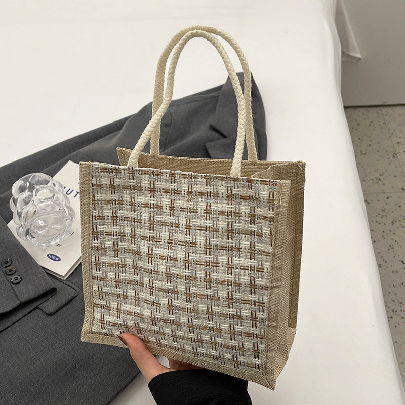 Bohemian Tasche mit dekorativen Pom Poms