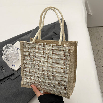 Bohemian Tasche mit dekorativen Pom Poms