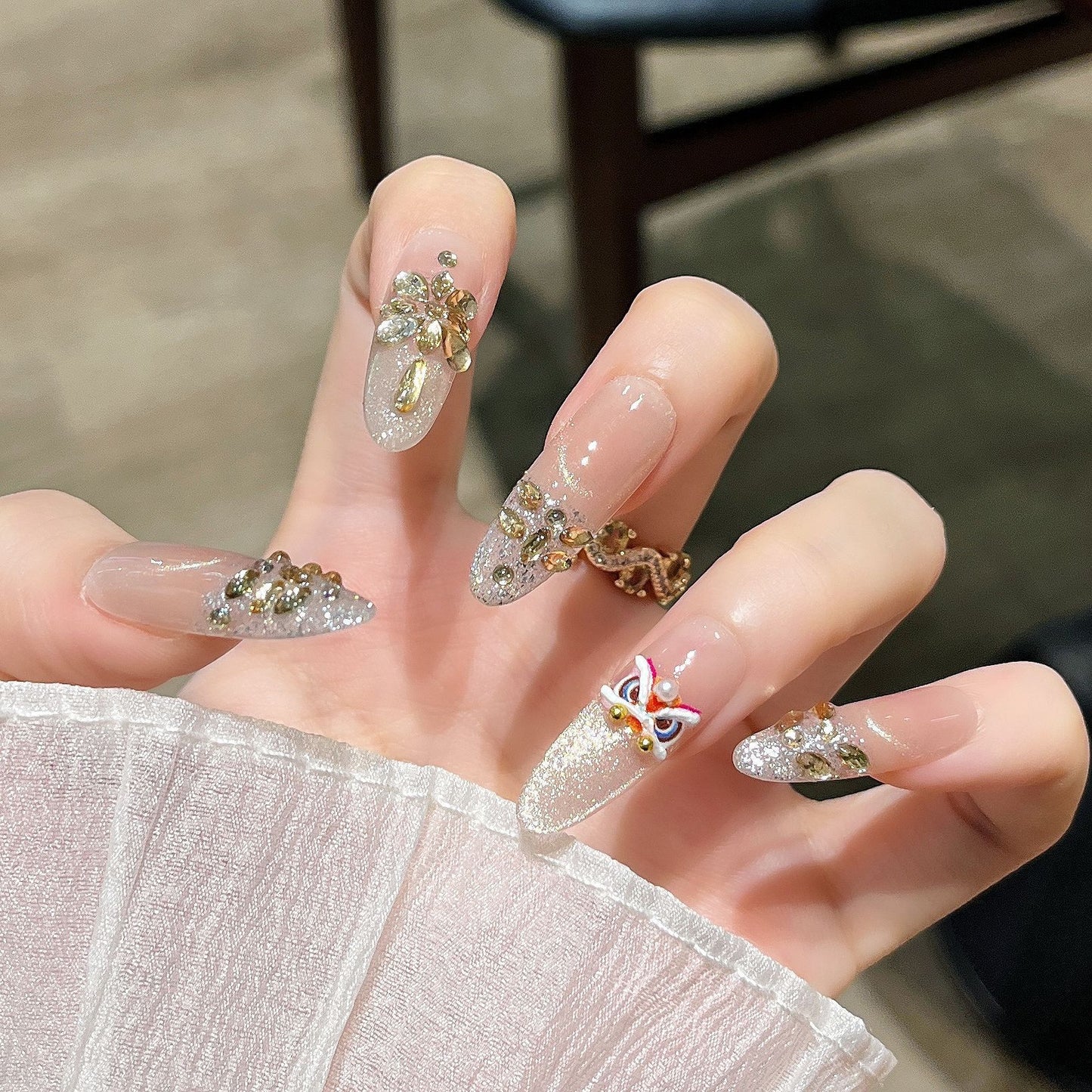 Dekorativer Strass Blumen Press-On Nail Set Brehn
