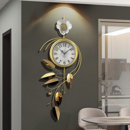 Elegante Florale Wanduhr Brehn