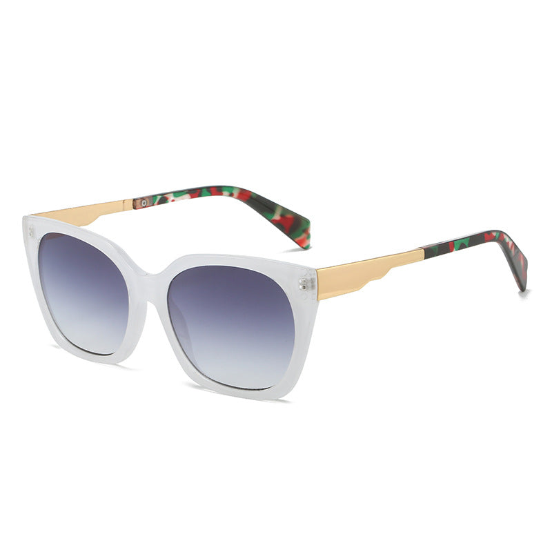 Damen Oversized-Sonnenbrille mit elegantem transparentem Rahmen und goldenen Akzenten Brehn