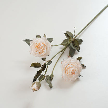 Realistische Blumenstammdekoration