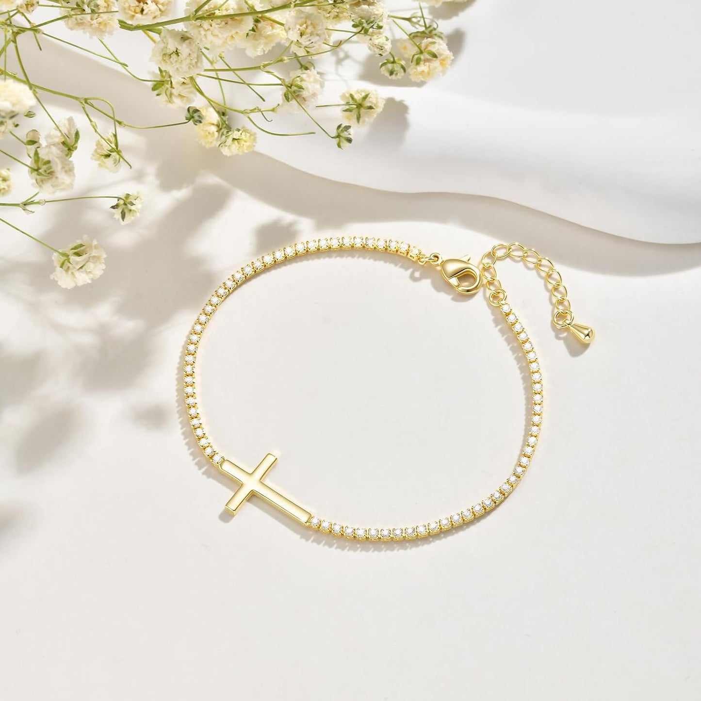 Kristallverziertes Kreuz Charme Armband Brehn