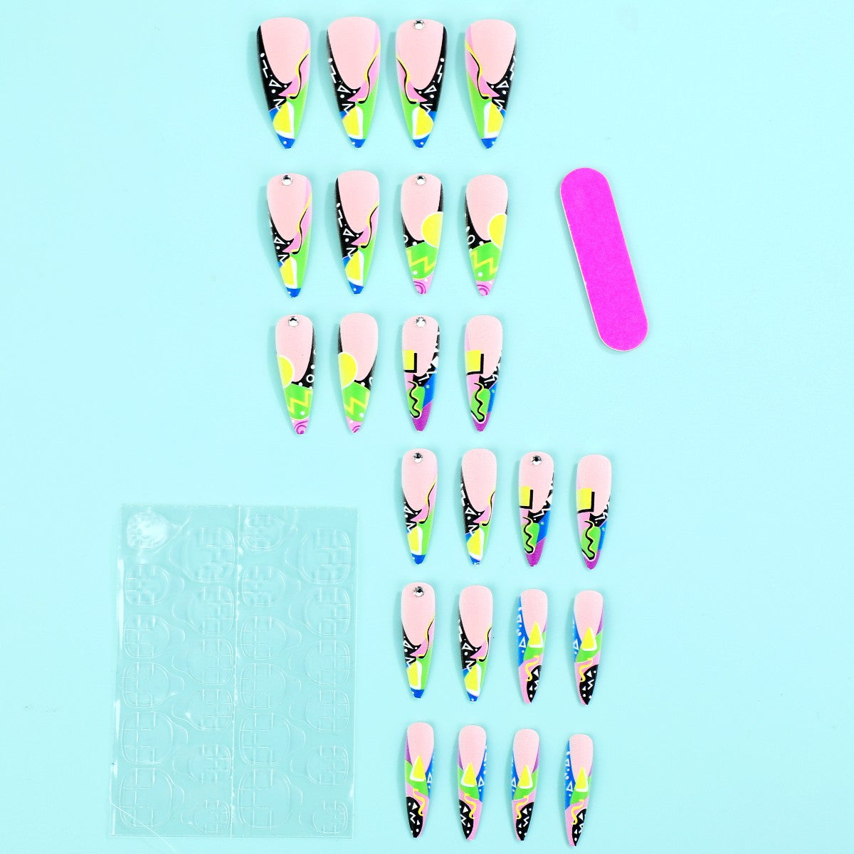 Kunstnagelset im kreativen modernen Design Brehn