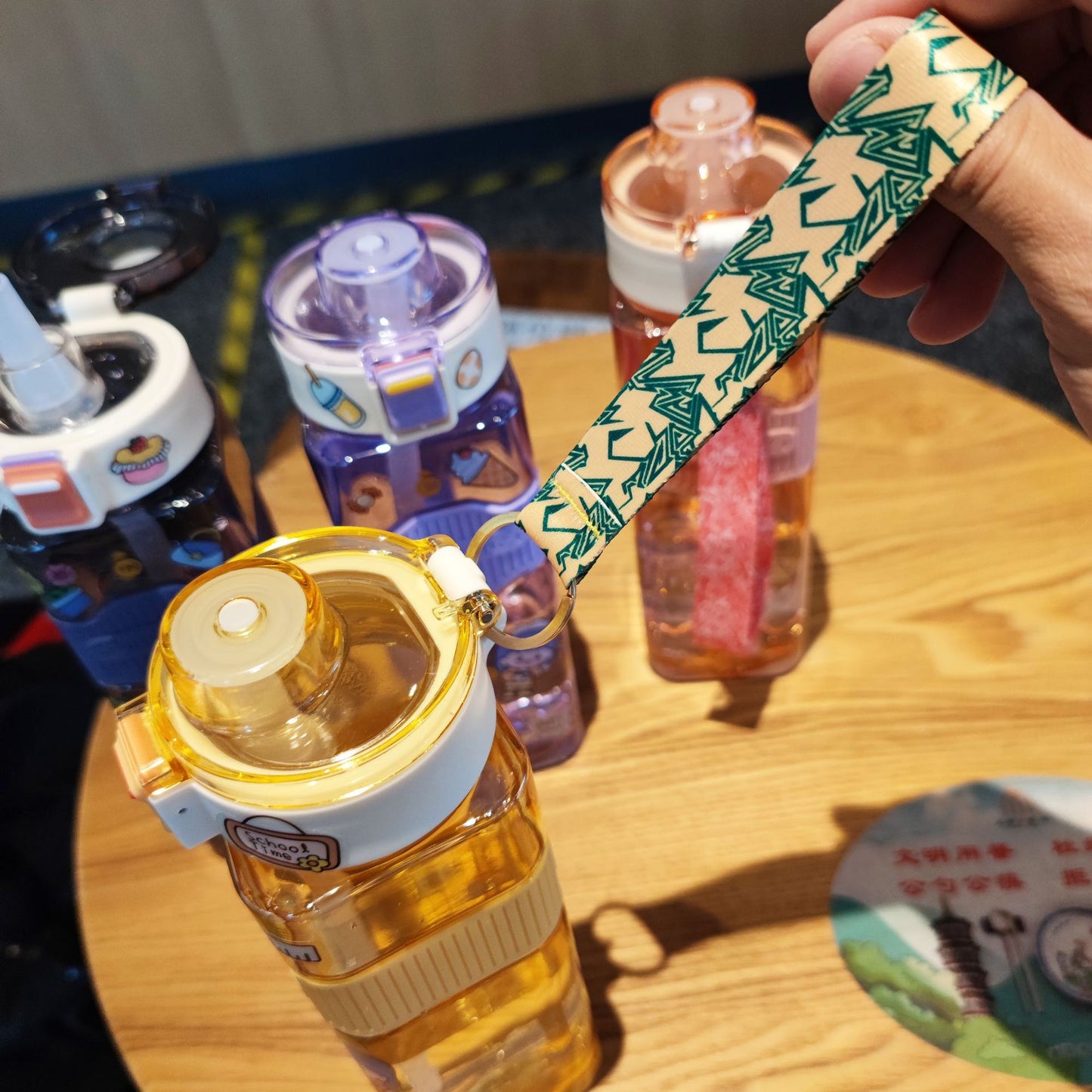 Damen kreative Trinkflasche mit innovativem Sichtfenster und Motivationsmarkierungen Brehn