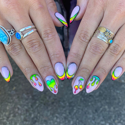 Künstlerische abstrakte Nagelkunst Brehn