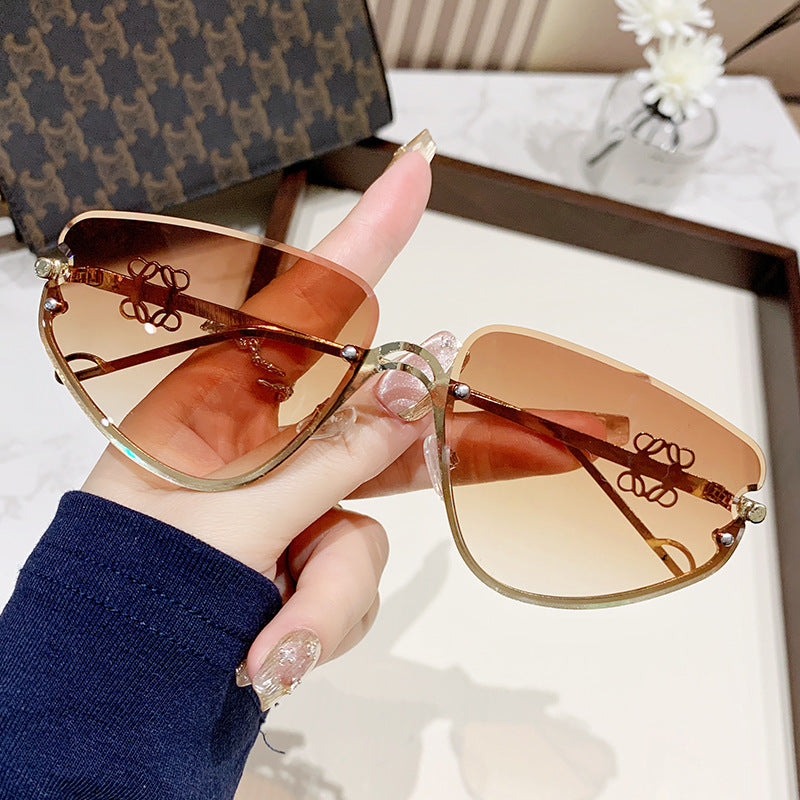 Damen extravagante Sonnenbrille mit modernem, geometrischem Rahmen Brehn