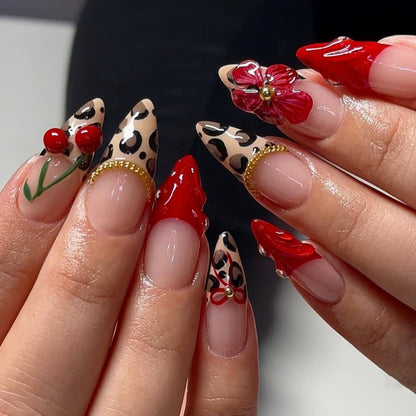 Künstlerische Leopard- und Blumen-Stiletto-Nagelkunst-Erweiterungen Brehn