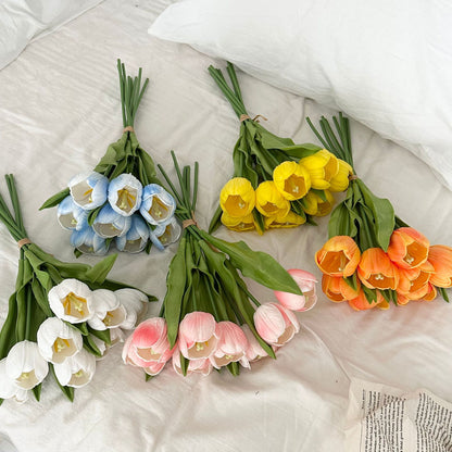 Realistische Kunst-Tulpenblumenstilkel