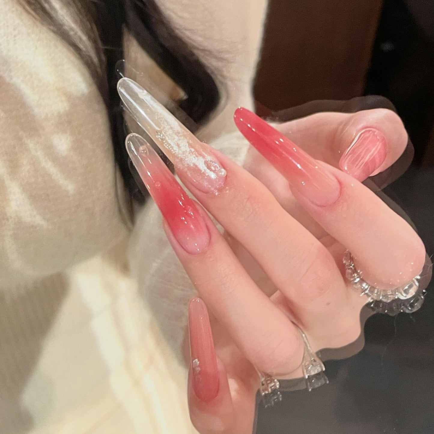 Kunstnagelset mit Elegantem Farbverlauf und Glitzerdetails Brehn