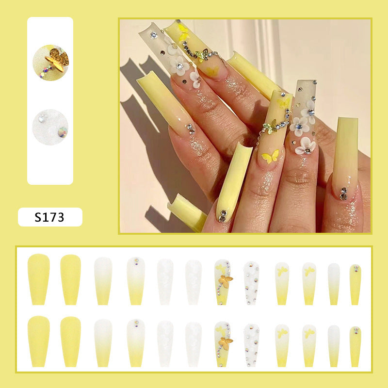 Künstliche Nagelverlängerungen mit floralen Akzenten und Strass Brehn