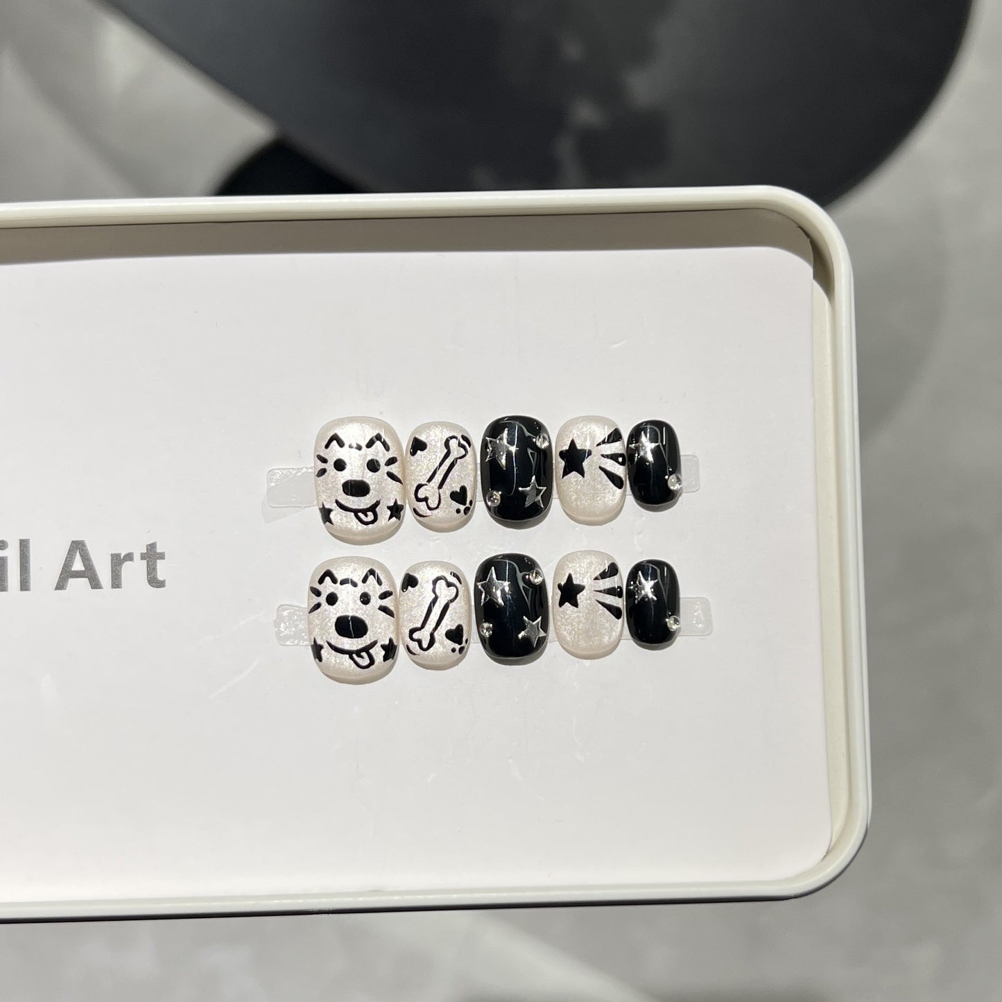 Verspieltes thematisches Press-On-Nagelset Brehn