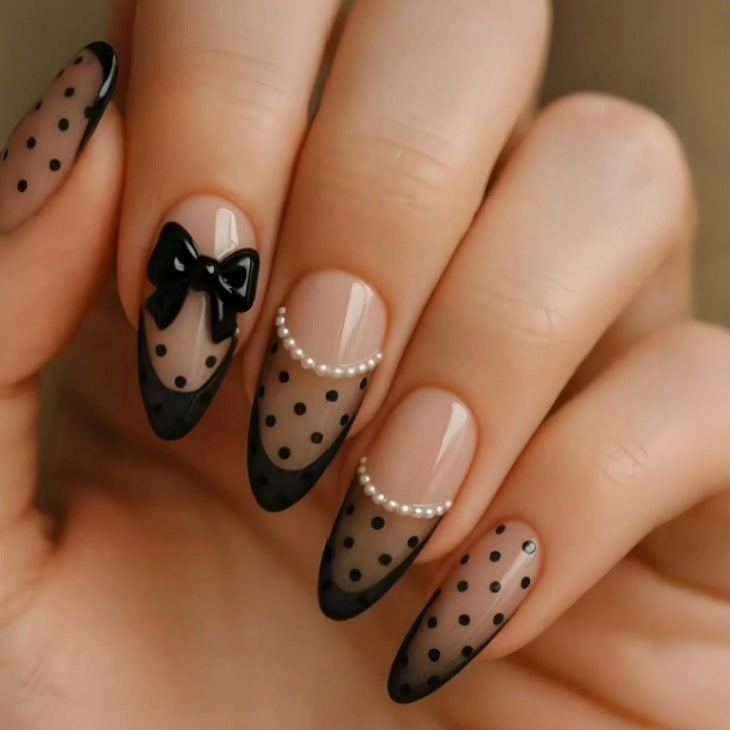Elegante Polka Dot Drucknägel mit Schleifenakzenten Brehn