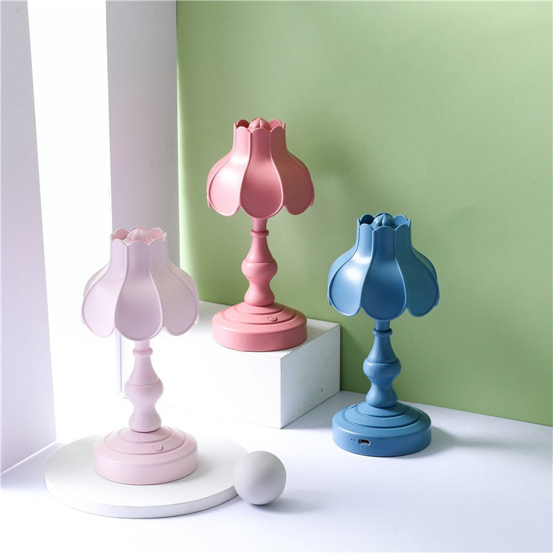 Unisex Dekorative Tischlampe im blütenförmigen Design Brehn