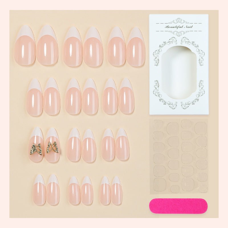 Modisches Press-On-Nagelset mit eleganten French Tips und dekorativen Akzenten Brehn