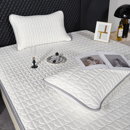 Gesteppte Tagesdecke mit geometrischem Kreis-Steppmuster und passendem Kissen-Set