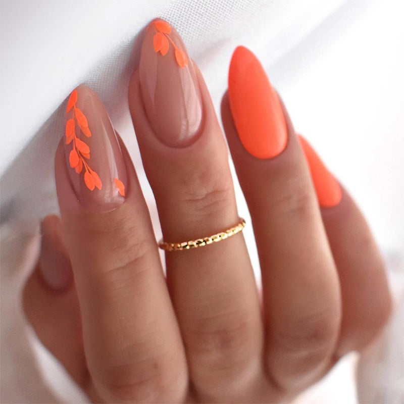 Künstlerisches Press-On Nail Set mit saisonalen floralen Designs Brehn