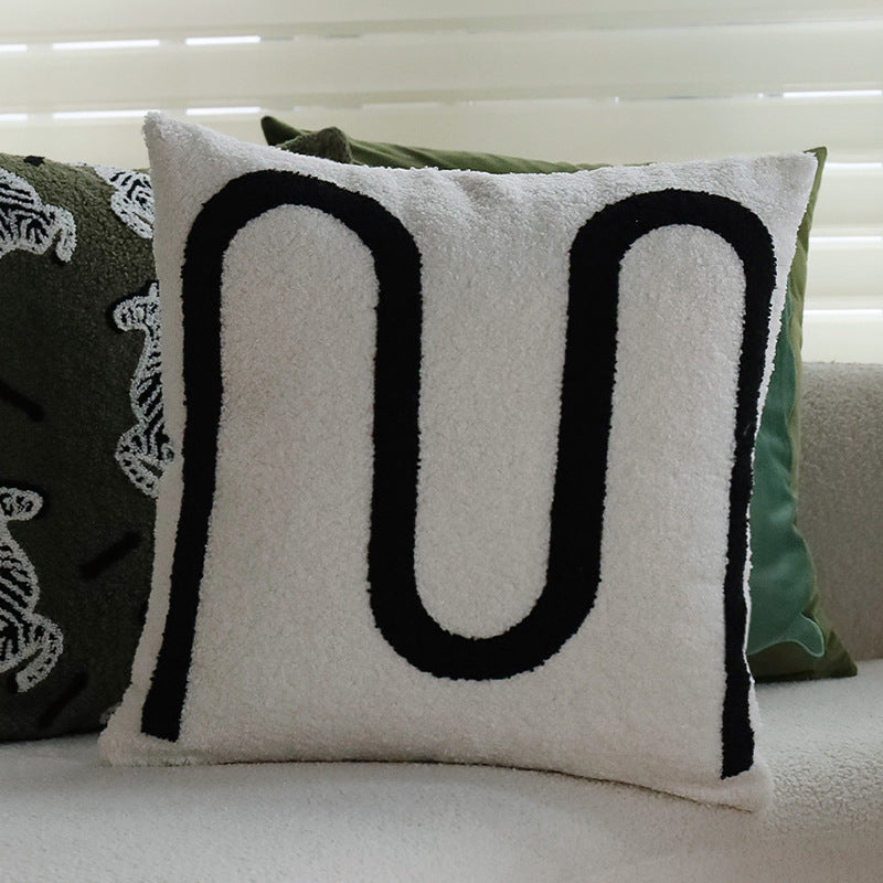 Quadratischer Zierkissenbezug im Teddy‑Bouclé mit erhabener Zebra‑Tuftapplikation Brehn