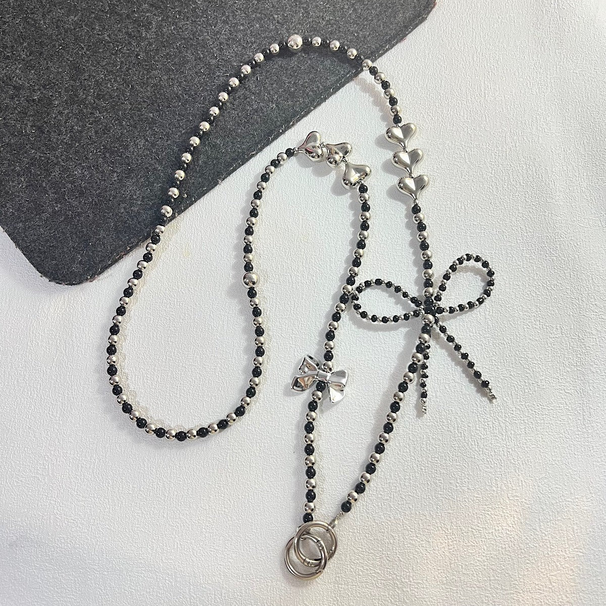 Elegante Perlen- und Kettenhalskette Brehn