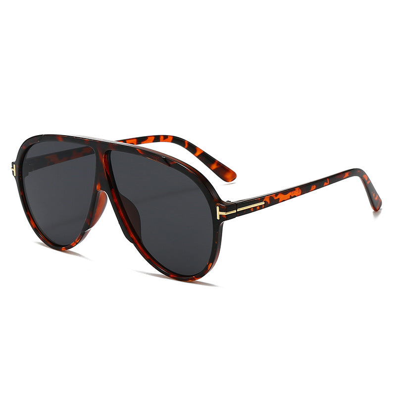 Damen große Sonnenbrille mit modernem Design und schützenden Gläsern Brehn