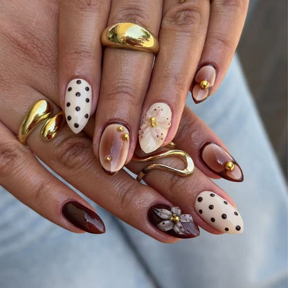 Dekorative Nagelkunst