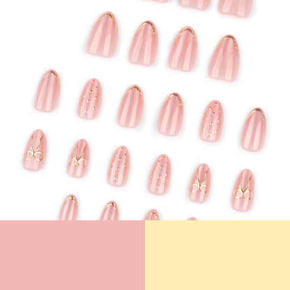 Kunstvolle Nagelverlängerungen mit eleganten goldenen Akzenten Brehn