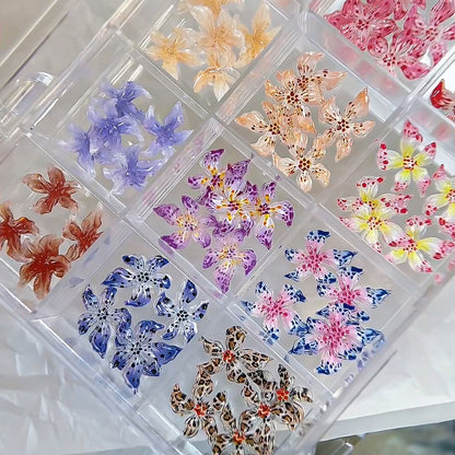 Bunte florale Nagelkunst Dekorationen