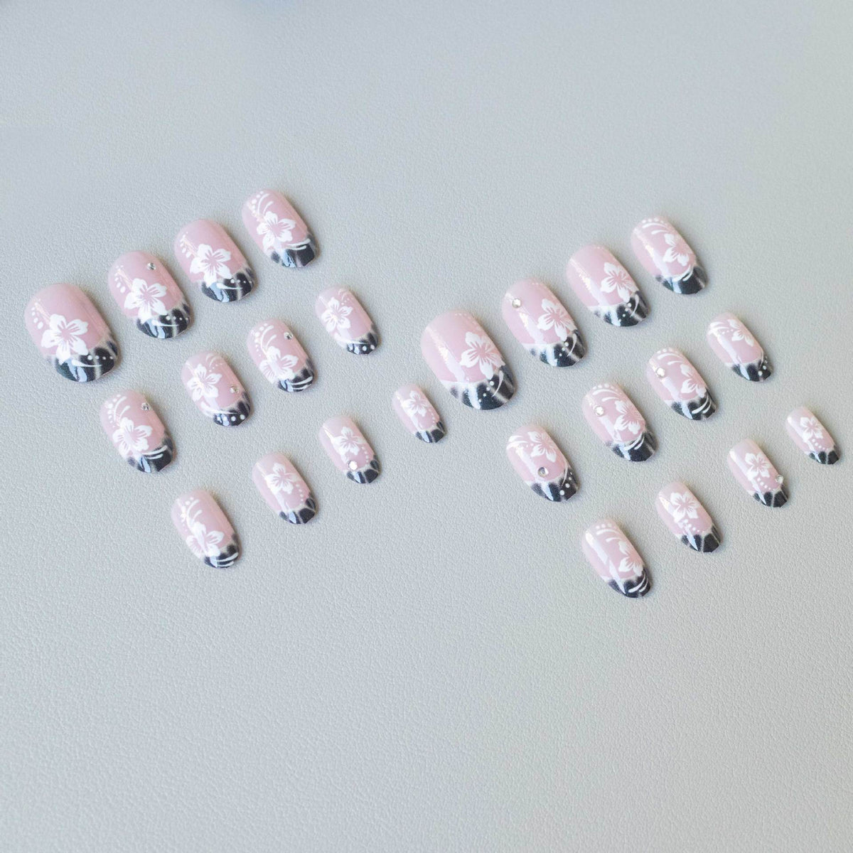 Elegantes Floral Nail Art Design Set