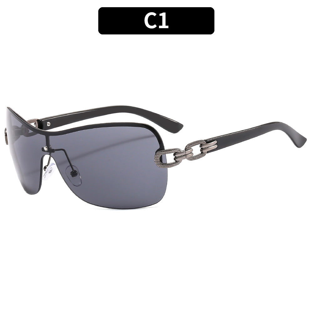 Elegante Sonnenbrille mit kunstvollen Kettenakzenten