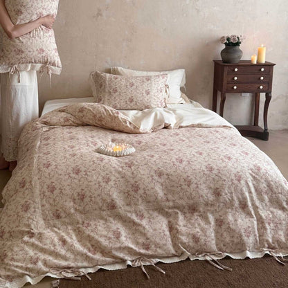 Romantische Vintage-Bettwäsche-Garnitur im Shabby‑Chic mit Spitzenkante und Bindebändern