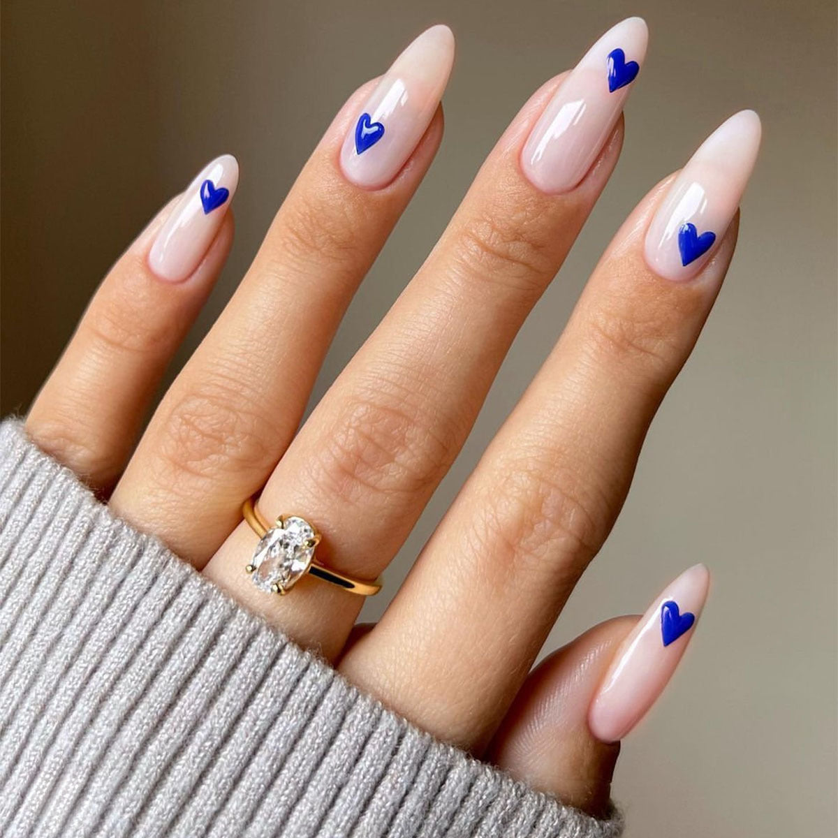 Kunstnagelset mit stilvollen Herzdesigns Brehn