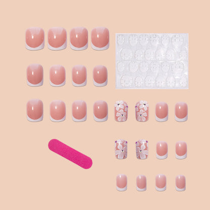 Kunstnagelset mit elegantem French Design und floralen Akzenten Brehn