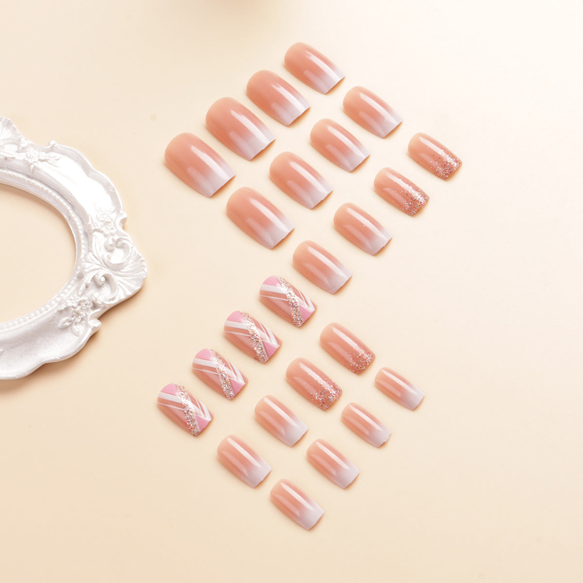 Elegantes Glänzendes Press-On-Nageldesign-Set Brehn