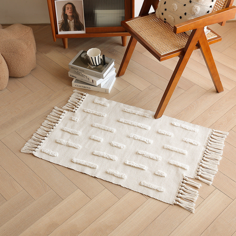 Gewebter Vorleger im Boho-Minimalstil mit kontrastiertem Tufting und Baumwollfransen Brehn