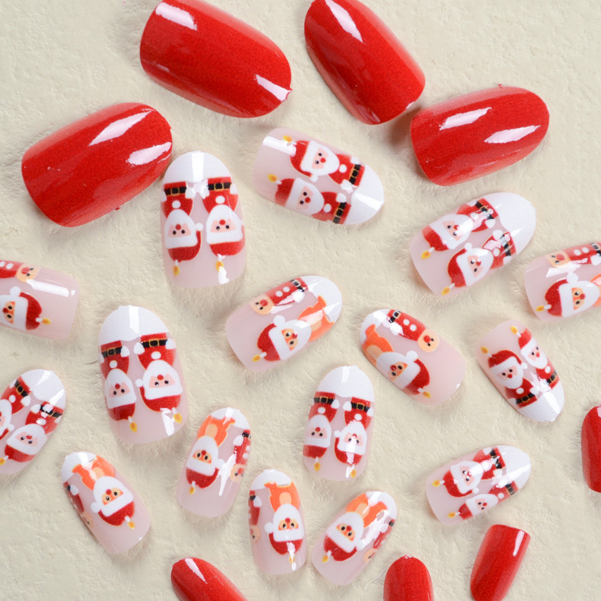 Kunstnagelset im festlichen Weihnachtsdesign mit niedlichen Motiven Brehn