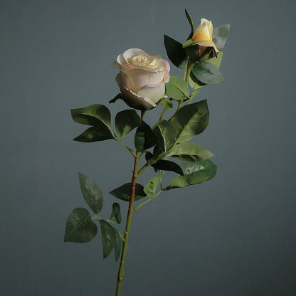 Realistische künstliche Rosenstängel