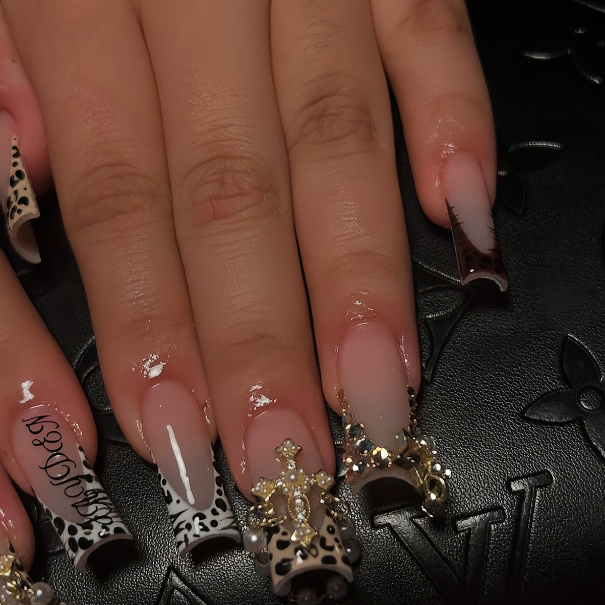 Künstlerische Luxus-Nagelverlängerungen Brehn