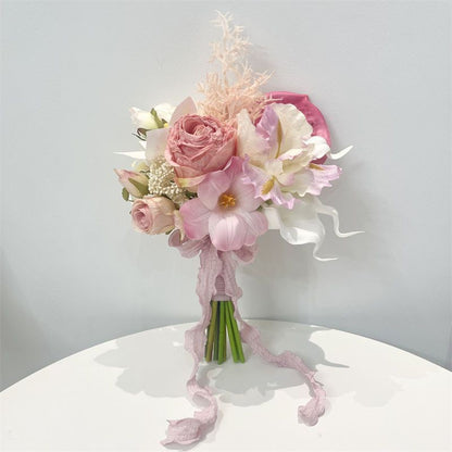 Künstlerisches florales Blumenarrangement